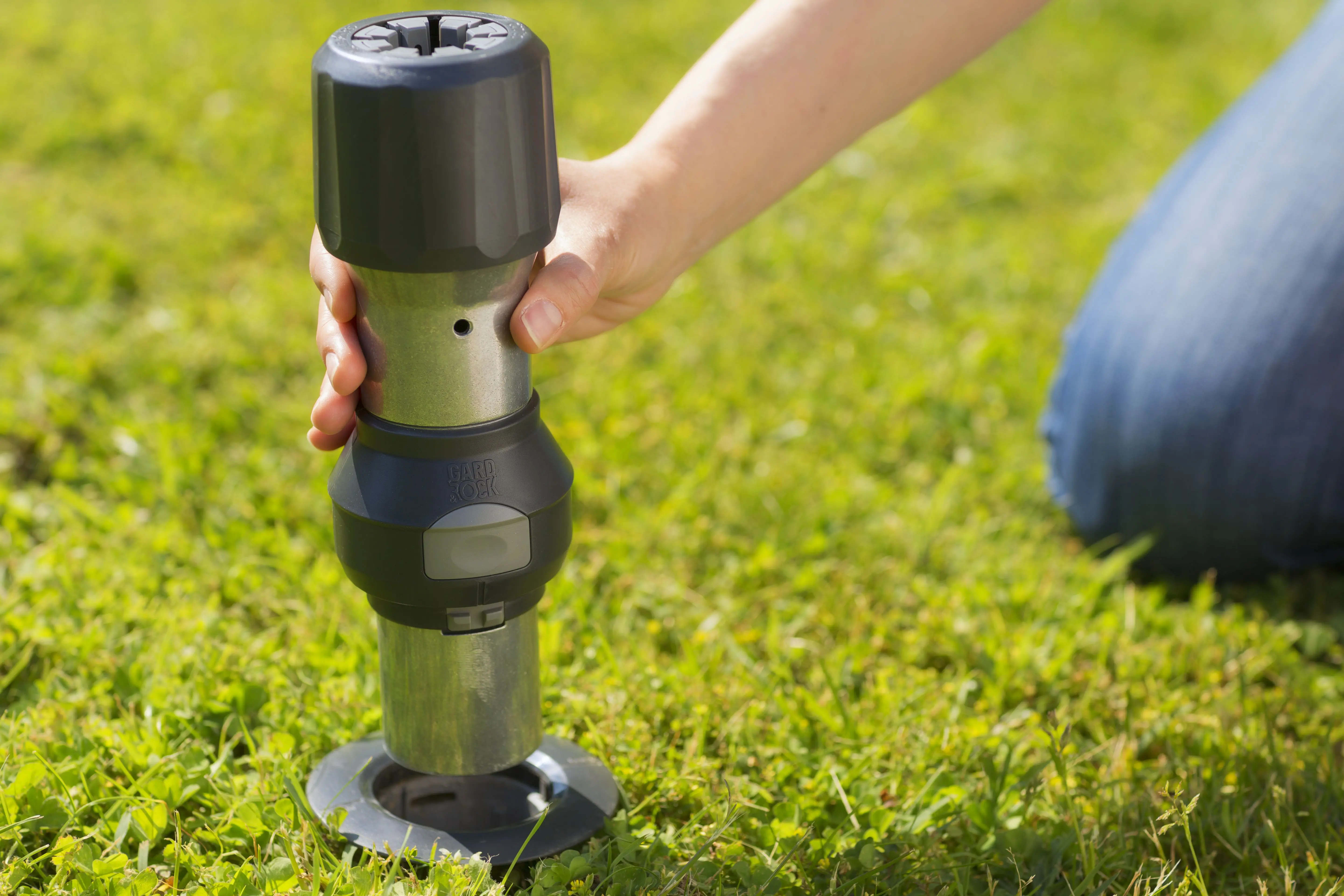 Pie de parasol fijado con un simple clic en la base de anclaje