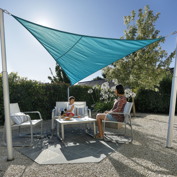 Poste de vela de sombra en terraza con pendiente Gard & Rock
