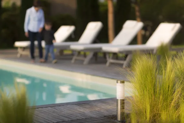 Eclairage piscine sans branchement électrique