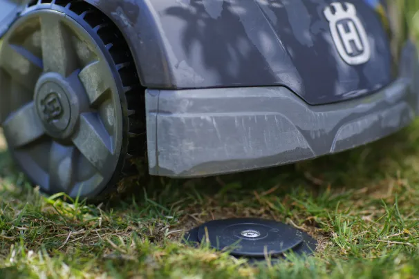 base ancrage compatible avec le robot de tonte