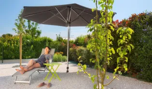 ¿Cómo estabilizar un parasol? Soluciones eficaces para evitar que se mueva o se caiga