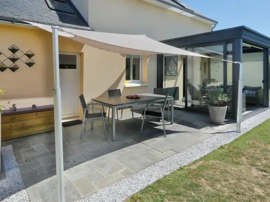 Voile d'ombrage façade maison