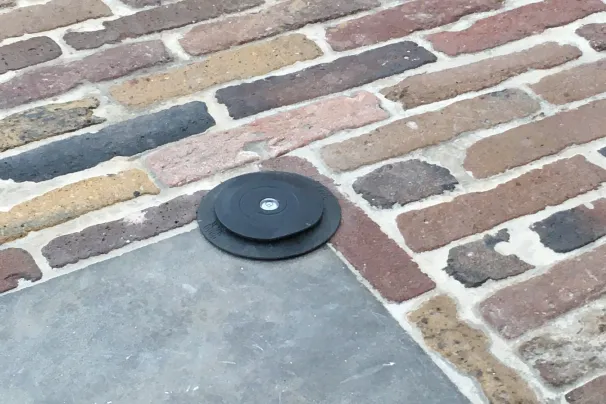 Ancrage à sceller sur terrasse