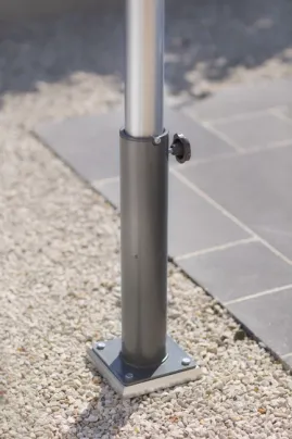 Fixation discrète parasol déporté